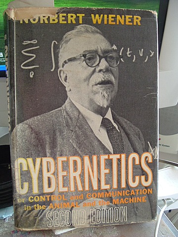 El libro de Wiener, Cybernetics.