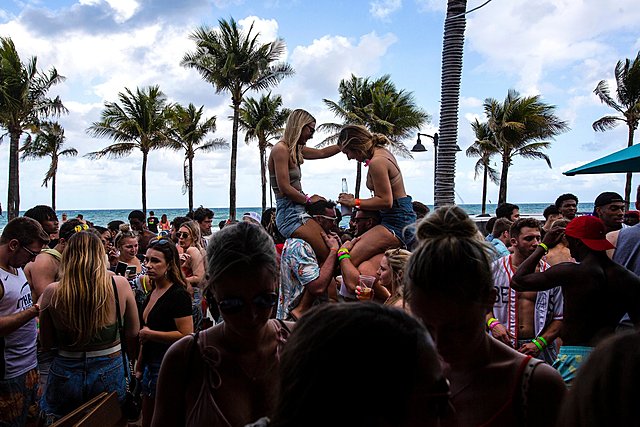 Spring break begins for college students and gets cancelled due to Covid-19