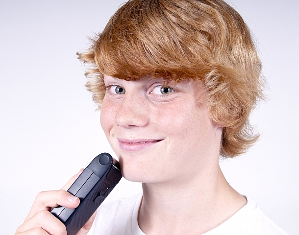 me empieza a cambiar la voz y a salir bello facial