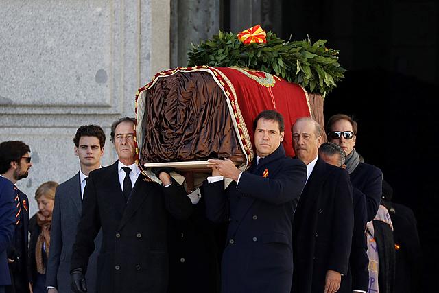 EXHUMACIÓN Y REUBICACIÓN DE LOS RESTOS MORTALES DE FRANCISCO FRANCO (ESPAÑA)