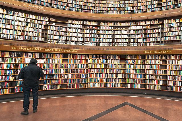 Se establece la primera biblioteca pública