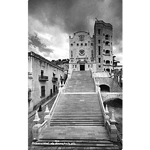 Se inauguran las Escalinatas de la Universidad