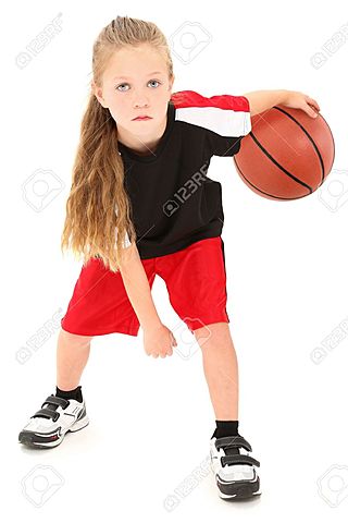 Practicar basquetbol