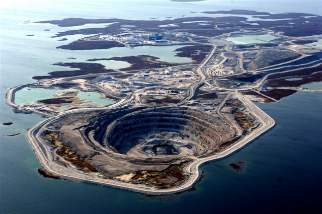 Diamonds are discovered in Griqualand West