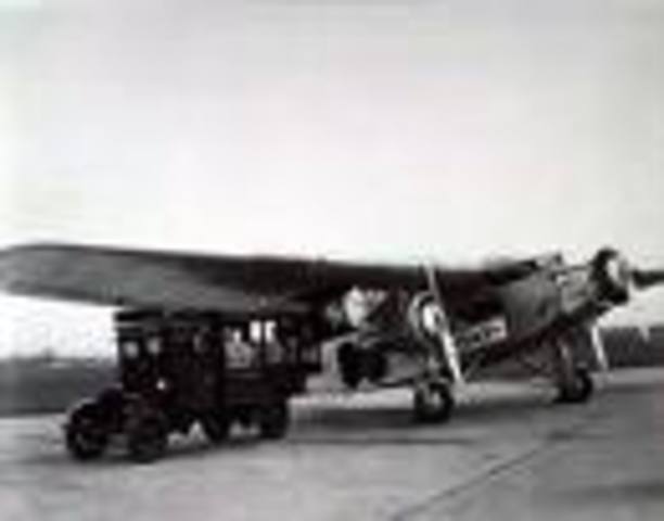 First modern commercial airliner