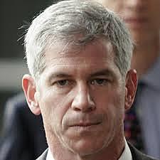 ENRON REPORTA PÉRDIDAS POR $638 MILLONES DE DÓLARES ENTRE JULIO Y SEPTIEMBRE Y ANUNCIA UNA REDUCCIÓN DE 1200 MILLONES DE DÓLARES EN SU STOCK ACCIONARIO