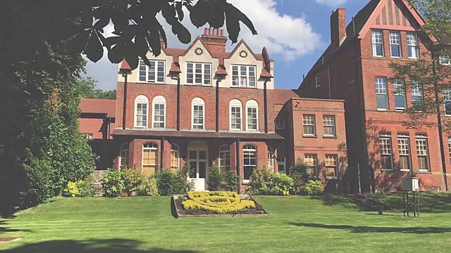 Currículum en escuelas secundarias inglesas