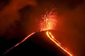 ¿Qué es un volcán y como se genera una erupción volcánica?