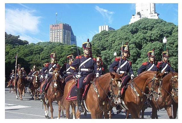 Surgimiento del Regimiento de Granaderos a Caballo