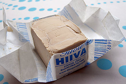 Becze y Leibmann producen levadura comprimida.