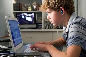 Se popularizan los foros (llamados BBS entonces).