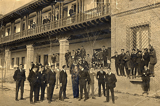 Moved to Residencia de estudiantes en Madrid