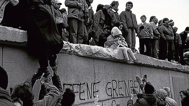 -1989 – Caiguda del mur de Berlín.