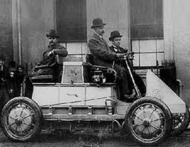 First successful flying model propelled by an internal combustion engine