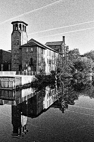 Primera fabrica en tenir una màquina de vapor