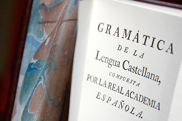 Publicación de la primera gramática académica