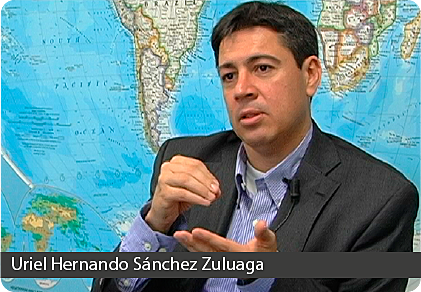 Sobre el modelo de Berlo, Uriel Sánchez señala: