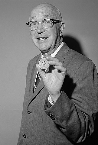 The historical background of modern social psychology (1968)