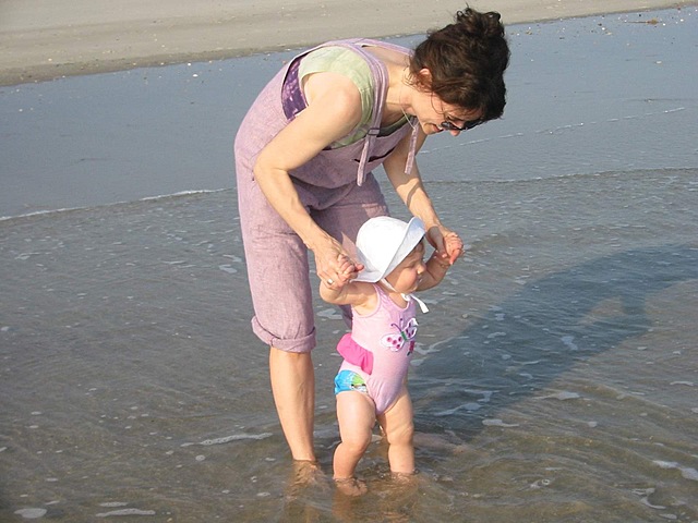 Yo visité la playa en mi primer summer cuando tenia uno anos.