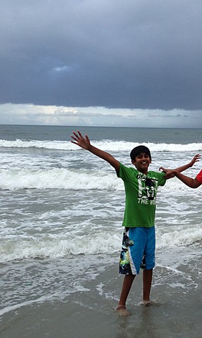 Mi familia y yo fuimos a la playa por primera vez.