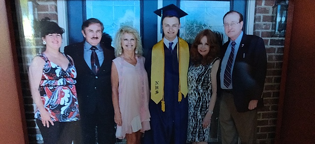 Mi hermano se graduó.