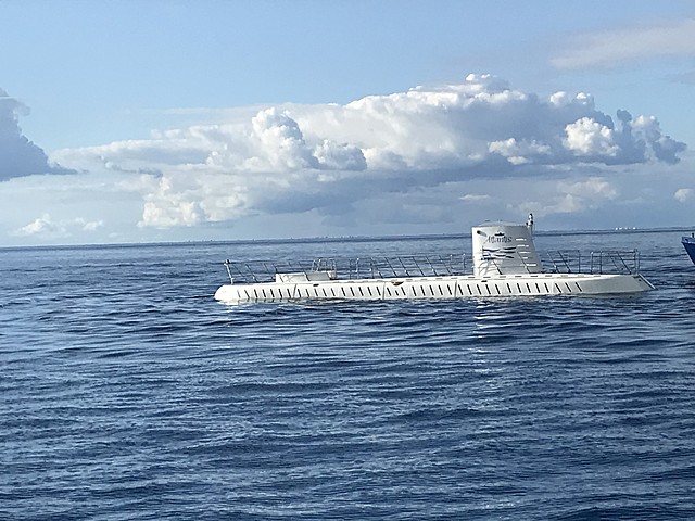 Yo vi un submarino por primera vez.