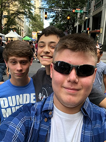 Fui a una fiesta en Charlotte con mis amigos.