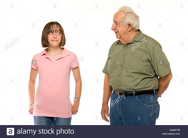 El padre Cayetano siente atracción hacia Silva María y comienzan una especie de relación pero absteniéndose de relaciones.