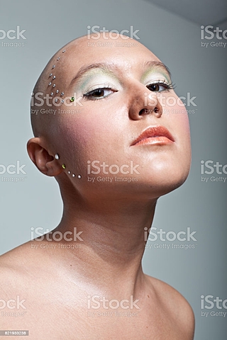 Silva María es exorcizada y le cortaron el cabello dejándola calva.