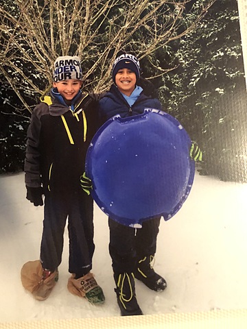 Jugué con mi vecino (neighbor) en la nieve