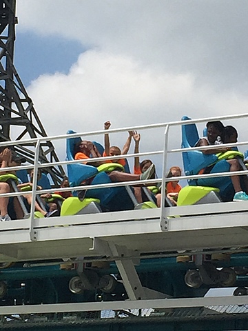 Fui a mi primera montaña rusa.