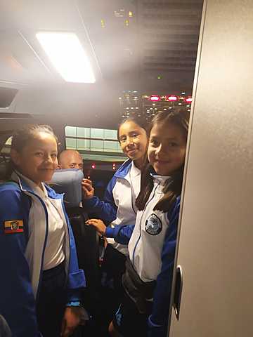 MI PRIMERA VEZ VIAJANDO EN AVIÓN