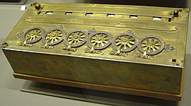 Timeline: 1642: El científico y filósofo francés Blaise Pascal inventa una máquina de sumar (la pascalina).