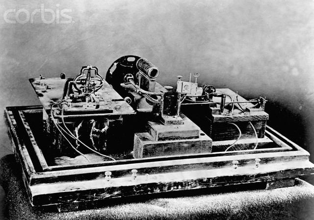 1890 - Máquina de cinema - Quinetoscópio