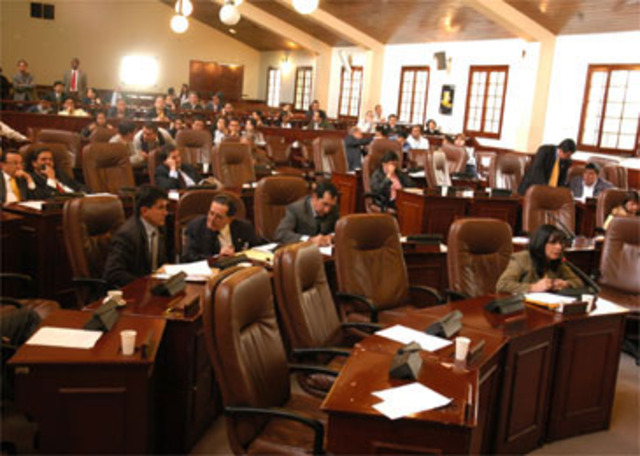 Piden a la Contraloría General intervenir contratos de la administración de Samuel Moreno