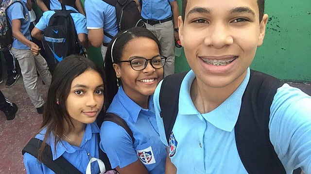 Ashley hace buenas amistades.