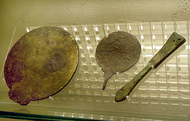 primer espejo de vidrio