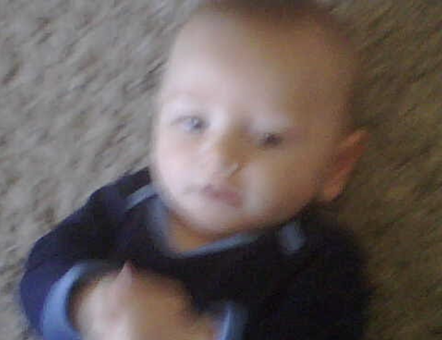 Mi segundo hermanito nació en dos mil y diez. Mis abuelos vinieron y fue muy divertido. Él es el solo persona en mi familia que tiene pelo rubio.