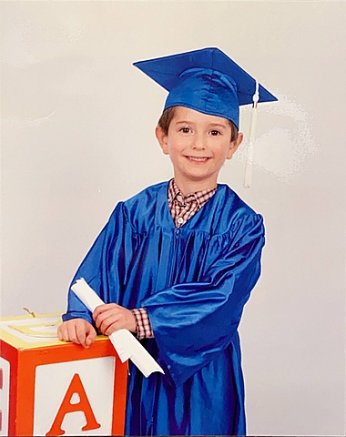 El final de la guardería infantil en dos mil y doce. Fue mi primer año de escuela. Mi profesora Sra. Kort era muy simpática.