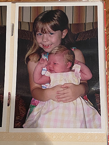 Mi hermana nació en Charlotte cuando yo tenía seis años.