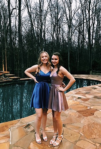 Fui a Sadies con mis amigos y mi novio.