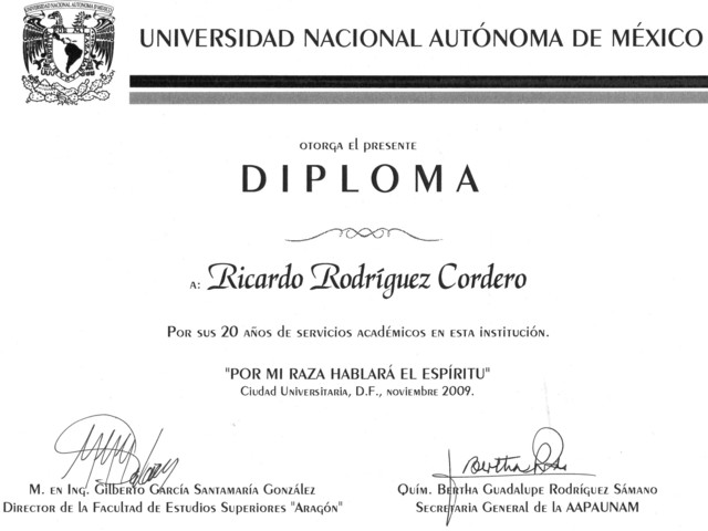 20 años de servicio en la UNAM
