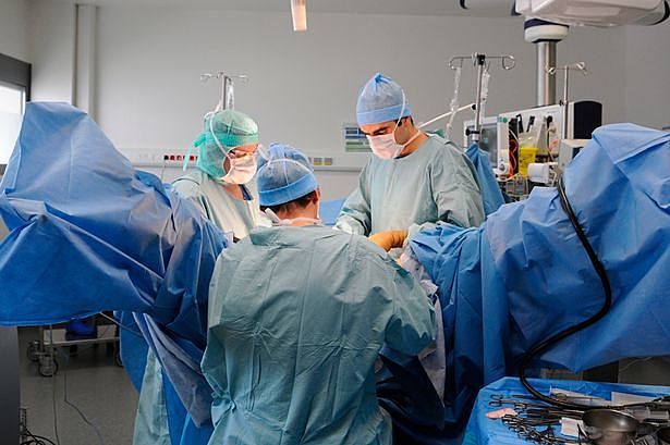 EL PRIMER CASO CONOCIDO DE CIRUGÍA DE REASIGNACIÓN DE SEXO.