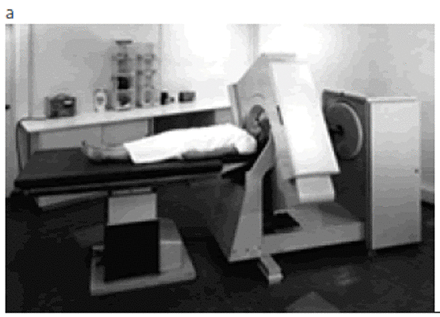 Primer equipo de tomografía