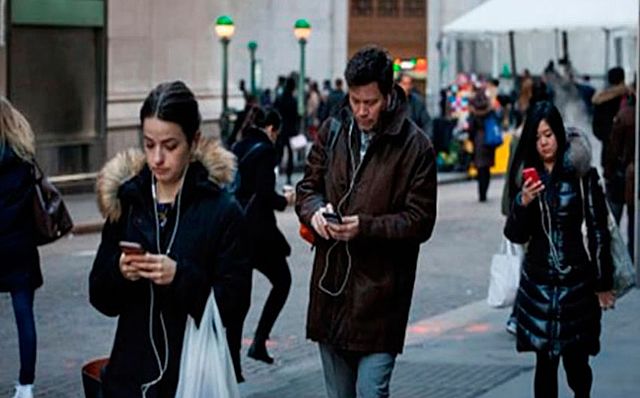 Más de cuatro mil millones de usuarios de servicios de telefonía celular.