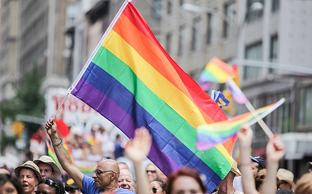 EL NUEVO MILENIO Y SU PRIMERA DÉCADA VIERON GRANDES AVANCES PARA LOS DERECHOS LGBTQ +.