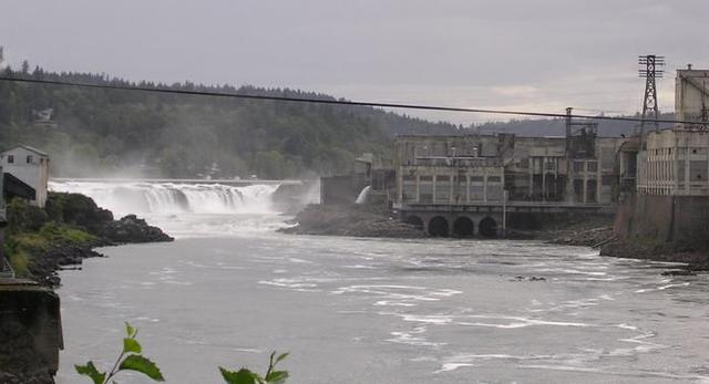 Willamette Falls Station Opens