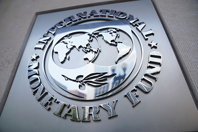 Fondo Monetario Internacional (IMF): Se estableció el 27 de diciembre de 1945, cuando las 29 naciones que habían participado en la conferencia de Bretton Woods firmaron el Convenio Constitutivo. Inició sus operaciones financieras el 1 de marzo de 1947.