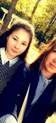 Поступила в колледж.