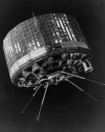 1º Satélite en órbita xeoestacionaria